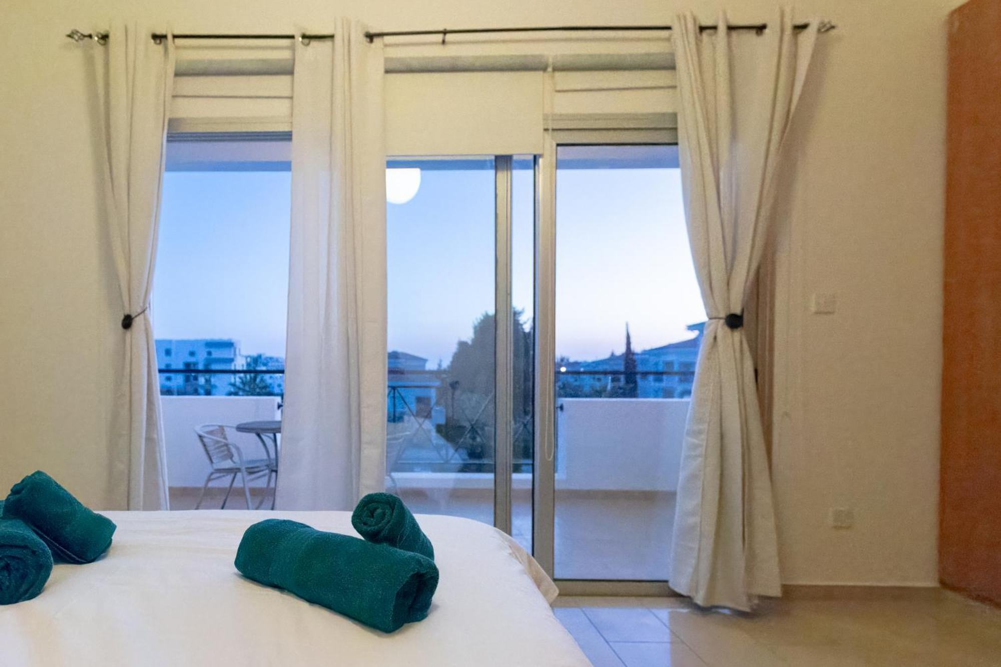 Nefeli Blue-Horizon 2B, Pool, Suites, Big Balconies Paphos ภายนอก รูปภาพ